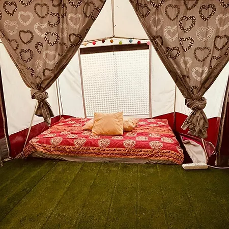 Campsite караван-сарай *